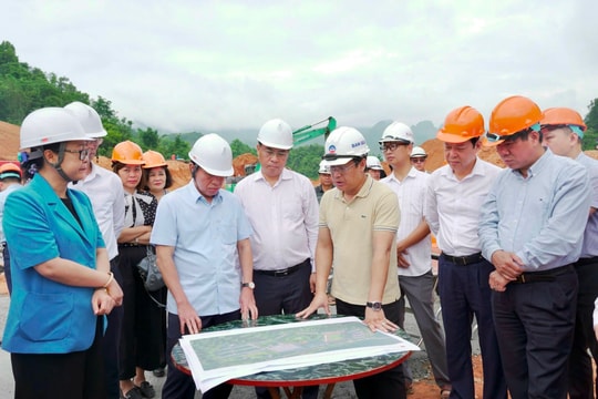 Phó Thủ tướng Lê Tiến Châu kiểm tra tiến độ xây dựng các trường nội trú vùng biên Cao Bằng