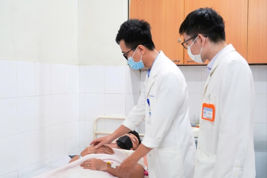 Chủ quan với quai bị, người đàn ông suýt mất cơ hội làm cha