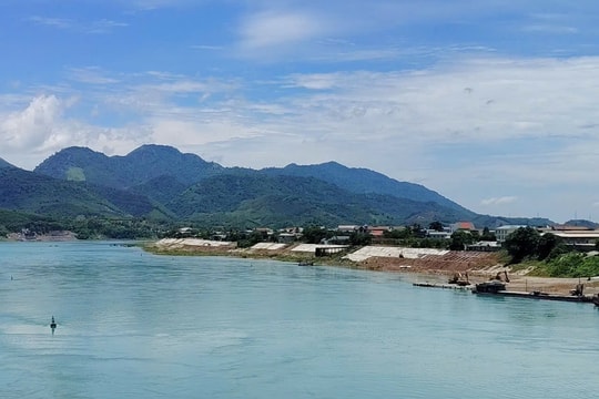Phú Thọ: Quan ngại thực trạng dự án kè sông Đà trước mùa mưa bão