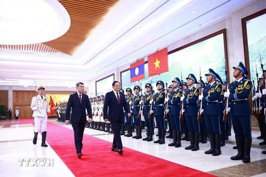 Thủ tướng Lê Minh Hưng chủ trì lễ đón chính thức Thủ tướng Lào Sonexay Siphandone