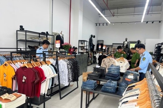 Xử phạt 2 cửa hàng bán quần áo giả mạo nhãn hiệu nổi tiếng