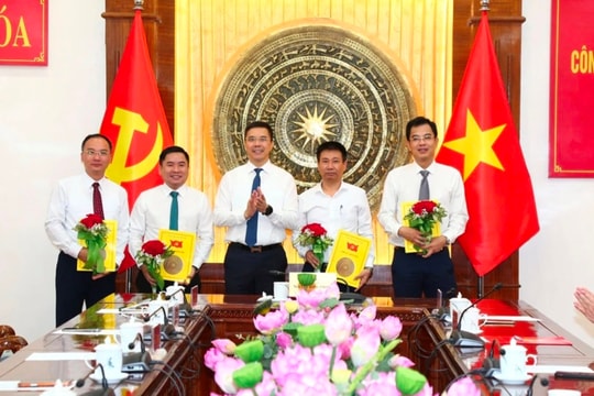Thanh Hóa: Công bố quyết định điều động, bổ nhiệm nhiều cán bộ chủ chốt