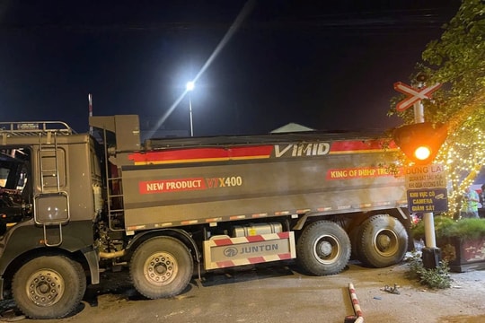 Đề nghị khẩn trương điều tra trách nhiệm vụ xe tải va chạm tàu SE19 tại Thường Tín