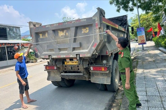 Huế quyết dẹp nạn cơi nới thùng xe, bảo vệ hạ tầng giao thông