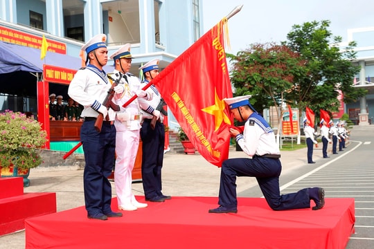 Chùm ảnh Lễ tuyên thệ chiến sĩ mới nơi đầu sóng ngọn gió