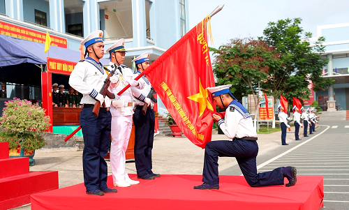 Thiêng liêng Lễ tuyên thệ chiến sĩ trẻ nơi đầu sóng ngọn gió