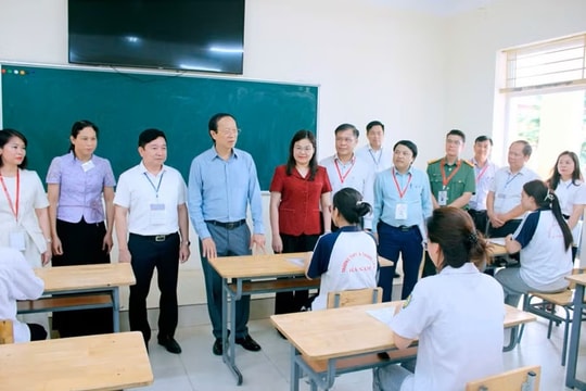 Thứ trưởng Thường trực Bộ GD&ĐT kiểm tra công tác chuẩn bị Kỳ thi tốt nghiệp THPT 2026 tại Ninh Bình