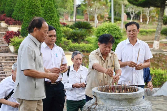 Đồng đội ơi, đang ở đâu?