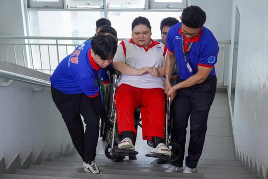 Khoảnh khắc đẹp ngày đầu thi tốt nghiệp THPT ở TP.HCM