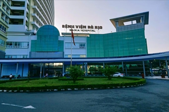 Phát hiện thi thể đang phân hủy tại khuôn viên bệnh viện