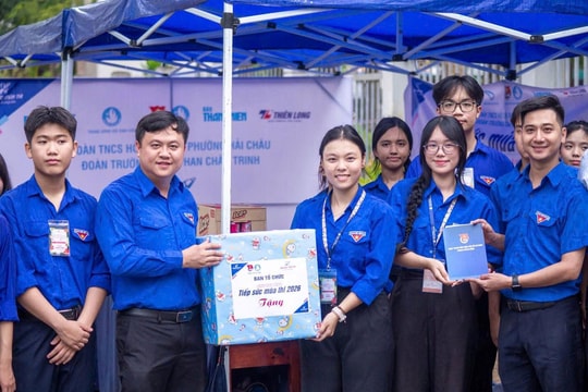 2.500 tình nguyện viên tiếp sức sĩ tử Đà Nẵng