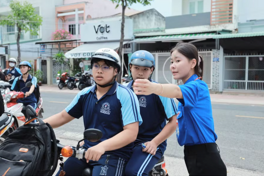 Công an, thanh niên tình nguyện "tiếp sức" sĩ tử Tây Ninh