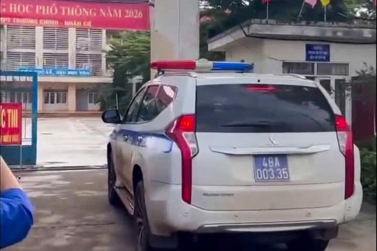 CSGT hỗ trợ nữ sinh vượt 40 km lấy giấy tờ dự thi