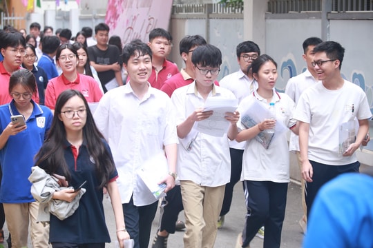 Kỳ thi tốt nghiệp THPT: Những nụ cười rạng rỡ hoàn thành bài thi môn Toán