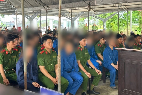 53 bị cáo lĩnh tổng cộng hàng trăm năm tù vì liên quan đến ma túy