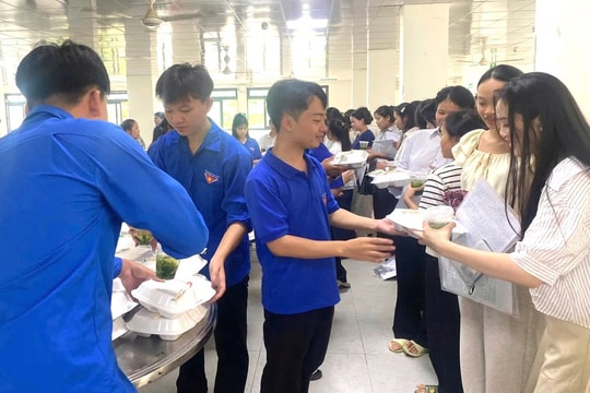 Ấm lòng mùa thi nơi miền biên viễn