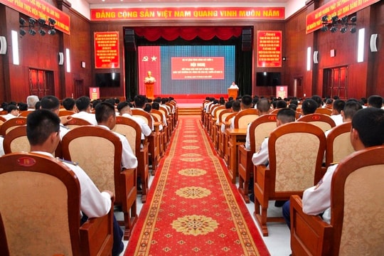 BTL Vùng Cảnh sát biển 4 tổ chức đối thoại dân chủ với cán bộ, chiến sĩ