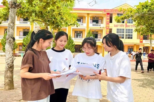 Nụ cười rạng rỡ sau 12 năm đèn sách