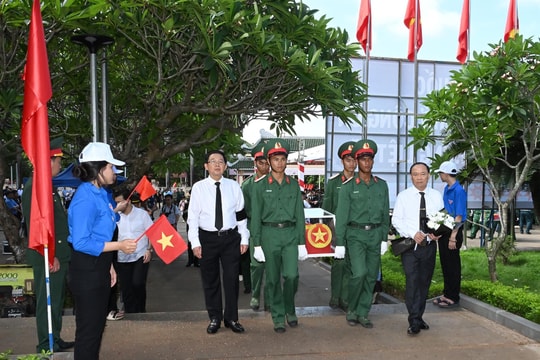 Phó Thủ tướng Hồ Quốc Dũng dự lễ truy điệu, an táng 18 hài cốt liệt sĩ ở Gia Lai