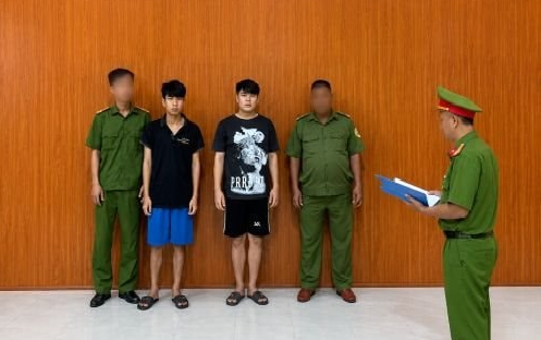 TP.HCM: Bắt nhóm đối tượng nửa đêm đột nhập cửa hàng trộm tài sản