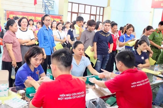 Lan tỏa chương trình “Hành trình đỏ - Kết nối dòng máu Việt”