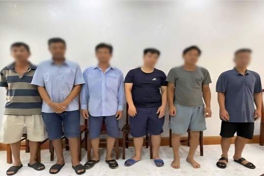 Khởi tố 8 đối tượng đánh bạc tại nhà