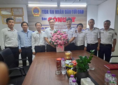 Bộ Tư lệnh Vùng Cảnh sát biển 3 thăm, chúc mừng Báo Công lý
