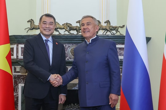 Thủ tướng Lê Minh Hưng gặp Người đứng đầu Cộng hòa Tatarstan (Liên bang Nga)