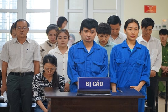Phan Quốc Việt cùng 11 bị cáo hầu tòa trong vụ án Việt Á tại Đắk Lắk