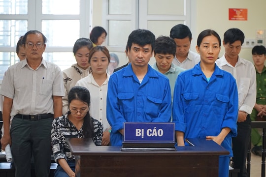 Phan Quốc Việt cùng 11 bị cáo hầu tòa trong vụ án Việt Á tại Đắk Lắk