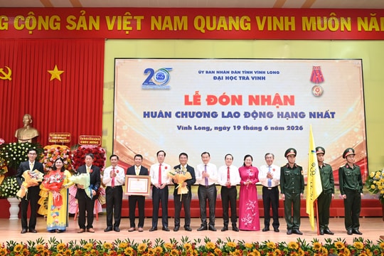 Đại học Trà Vinh được tặng thưởng Huân chương Lao động hạng Nhất