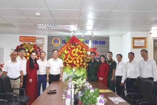 Quân khu 7 thăm, chúc mừng Văn phòng đại diện Báo Công lý tại TP.HCM