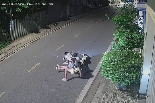 Tạm giữ thanh niên chặn xe, sàm sỡ cô gái giữa đêm