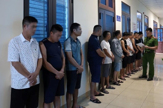 Triệt xóa ổ nhóm đánh bạc, tạm giữ 13 đối tượng
