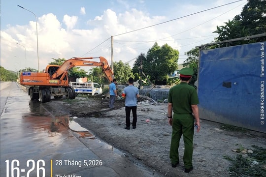 Tăng cường xử lý vi phạm hành lang an toàn đường bộ trên tuyến đường Hồ Chí Minh