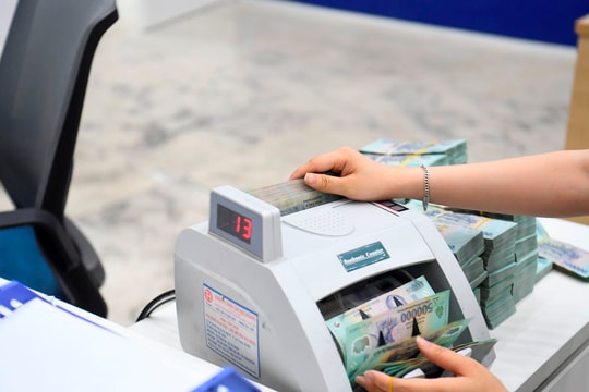 Thị trường tiết kiệm: Lãi suất tiếp tục “hạ nhiệt”, cao nhất vẫn vượt mốc 7%/năm