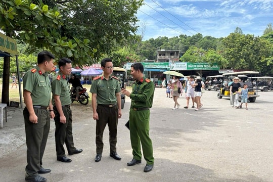 Lộ nhiều sai phạm tại bãi trông giữ xe tại danh thắng Hòn Trống Mái
