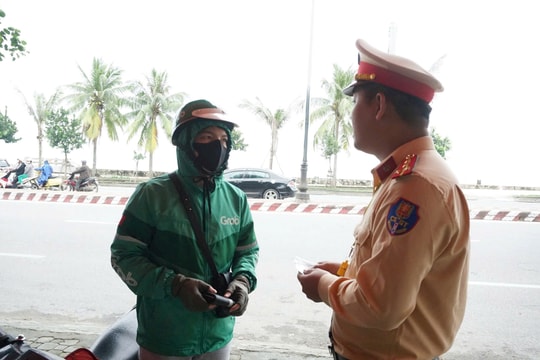 Người giao hàng kể chuyện giao thông