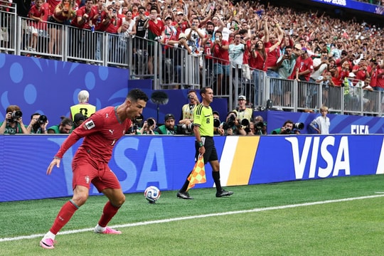 CR7 trở thành cầu thủ đầu tiên ghi bàn ở 6 kỳ World Cup liên tiếp
