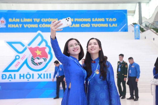 Đại biểu "check-in" Đại hội Đoàn toàn quốc lần thứ XIII