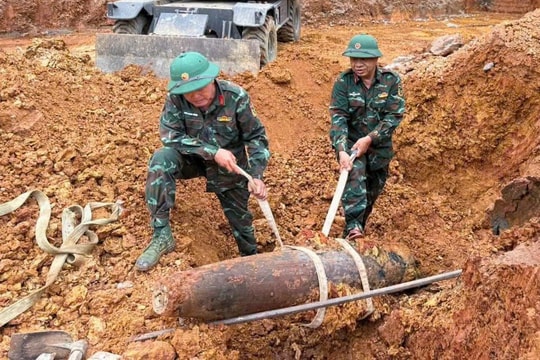 Phát hiện và hủy nổ thành công quả bom khoảng 250kg còn nguyên kíp nổ