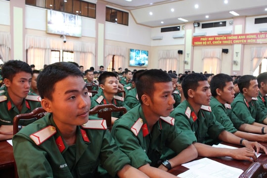 Quân khu 5 đối thoại dân chủ với cán bộ, chiến sĩ Bộ CHQS tỉnh Gia Lai