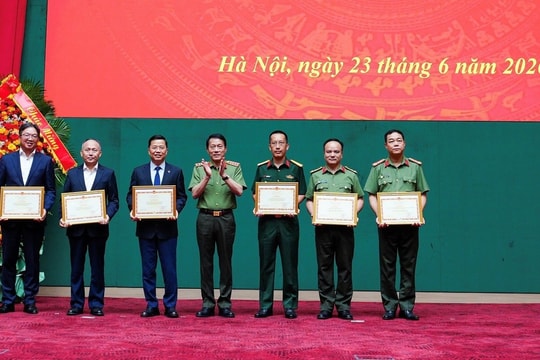 MSB nhận Bằng khen về giải pháp phòng, chống tội phạm công nghệ cao