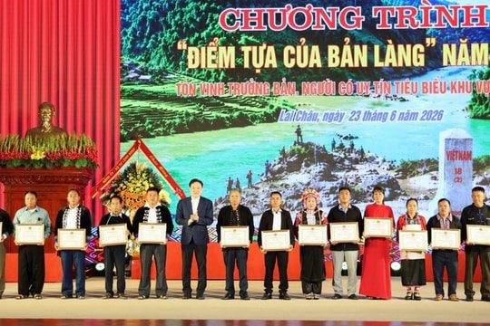 Lai Châu tôn vinh, tri ân trưởng bản, người có uy tín tiêu biểu