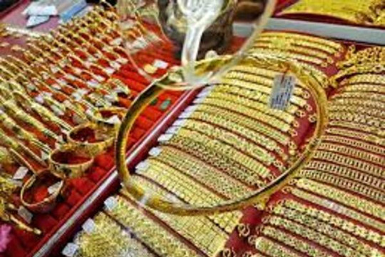 Giá vàng trưa 25/6: SJC giảm về quanh 146 triệu đồng/lượng
