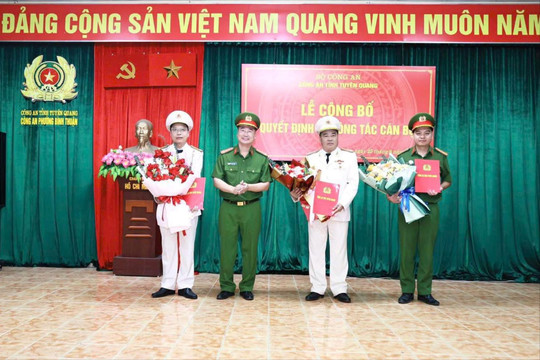 Công an tỉnh Tuyên Quang công bố các quyết định công tác cán bộ