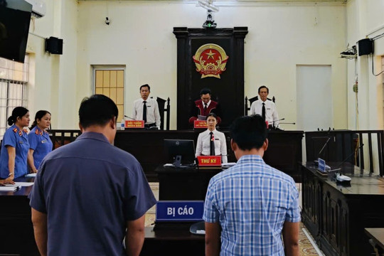 Cựu kế toán và thủ quỹ lĩnh án