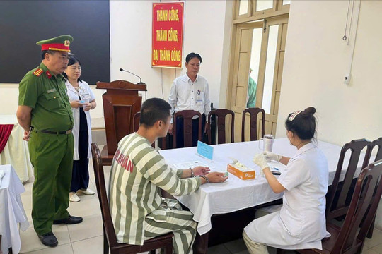 Khám sức khỏe định kỳ cho phạm nhân tại Trại tạm giam Công an TP Huế
