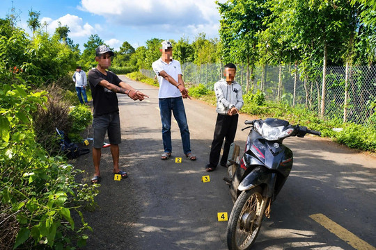 3 thanh niên dùng dao cướp tài sản của nhóm học sinh sa lưới