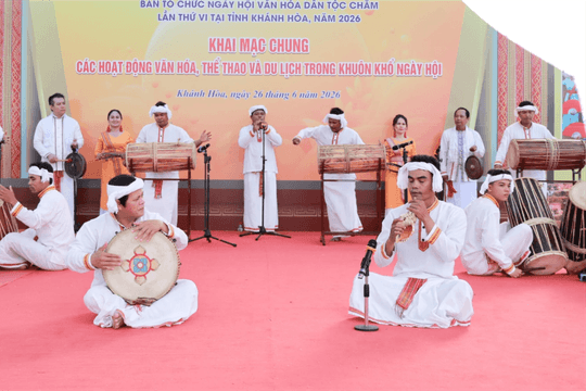 Sắc màu văn hóa Chăm bừng sáng